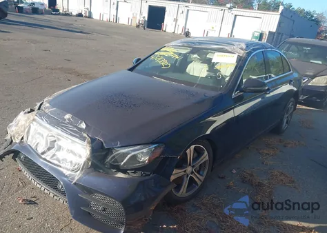 2017 Mercedes-Benz E 300 4Matic z USA, uszkodzony, nr VIN WDDZF4KB6HA114771